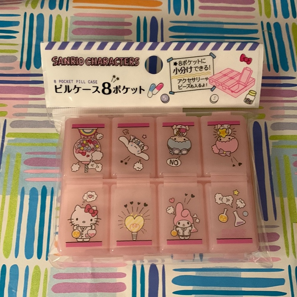 Sanrio character 8 slot medicine case